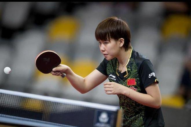 他在右侧半 他在右侧半